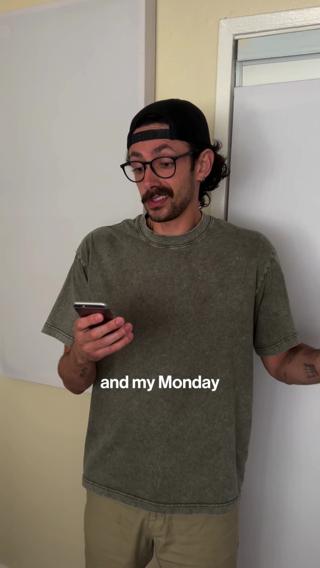 Piattaforma di servizi AI — Short verticale 9:16 per Reels e TikTok — lavoro 5, fotogramma di anteprima